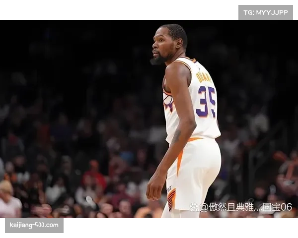 杜兰特回归雷霆主场 见证昔日球队荣耀戒指时刻